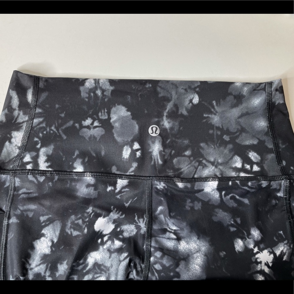 Lululemon Rise and Flow Pant - Size 8 - Picture 10 of 10